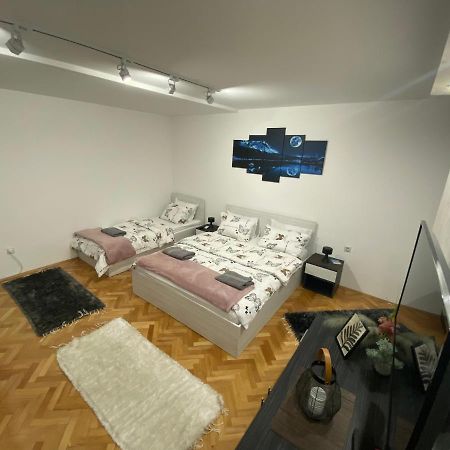 Apartman Bonaca Apartment Ni Екстериор снимка