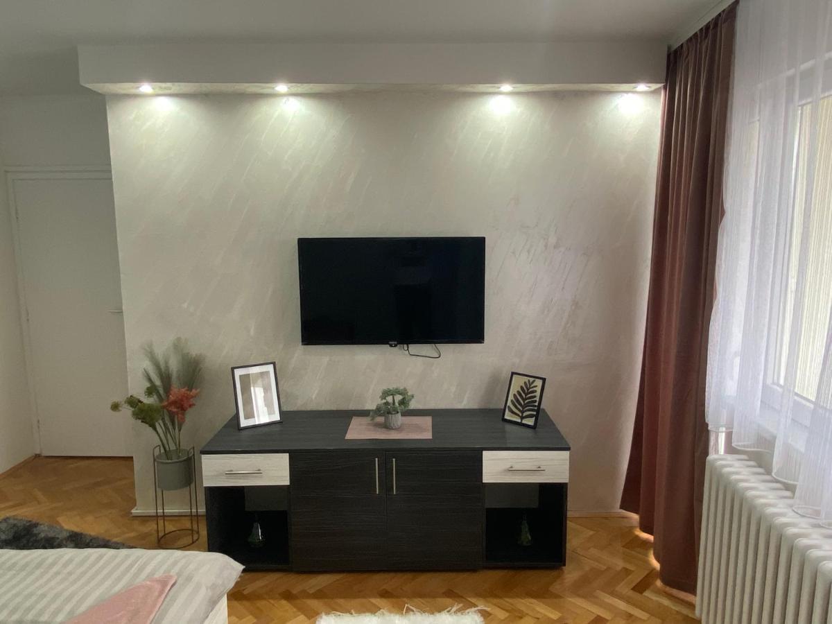 Apartman Bonaca Apartment Ni Екстериор снимка