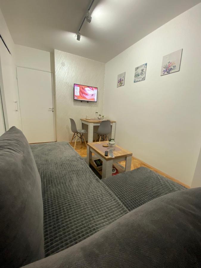 Apartman Bonaca Apartment Ni Екстериор снимка